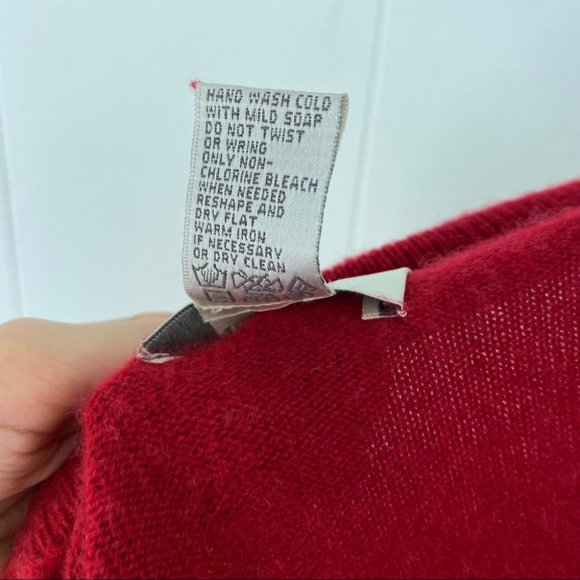 Neiman Marcus 100% Cashmere Red V Neck Button Front Cardigan Sweater Small - Picture 6 of 13